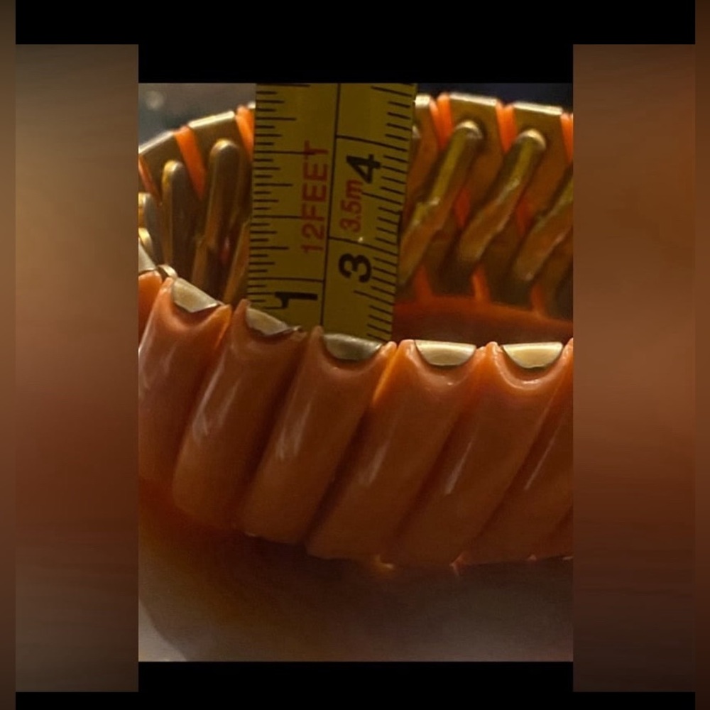 Vintage Gold Tone Coral Lucite Stretch Bracelet #9415 💎 SALE - Picture 5 of 15